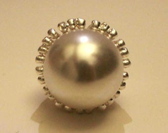 Anillo de declaración: Perla enorme