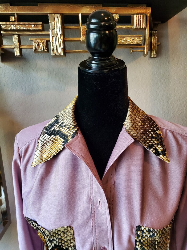 Designer Blouse, Designs by Amanda Alarcon Hunter, Lavender Blouse with Snake Print, Redesigned Blouse, 1970's Blouse image 6