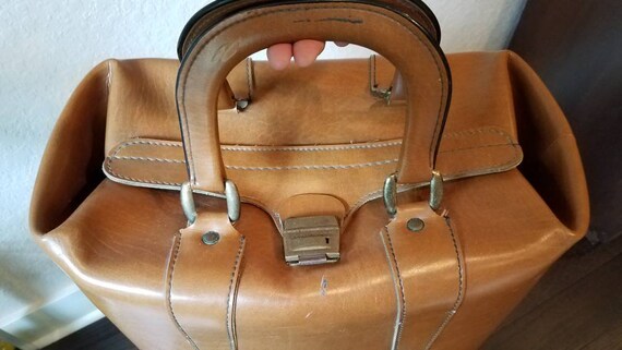 Brown leather bag vintage doctor's bad, 1940s