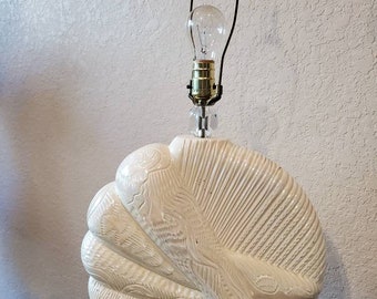 Lampa vintage, lampa ceramiczna, lampa z pleksiglasu, lampa iryzująca, lampa retro, lampa vintage, wystrój wnętrz w stylu vintage, lampa z tłoczeniem ceramicznym, lampa z lat 80.