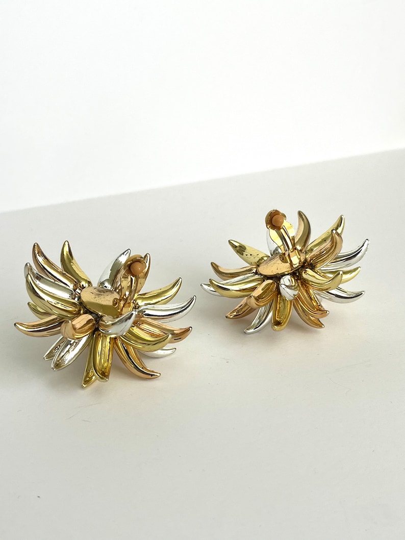 Vintage Starburst Earrings Golden Flower Earrings Clip-On image 5