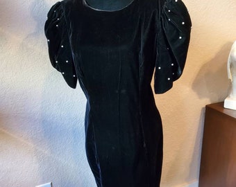 Vestido negro de terciopelo de los años 80, mangas abullonadas con perlas falsas, talla pequeña