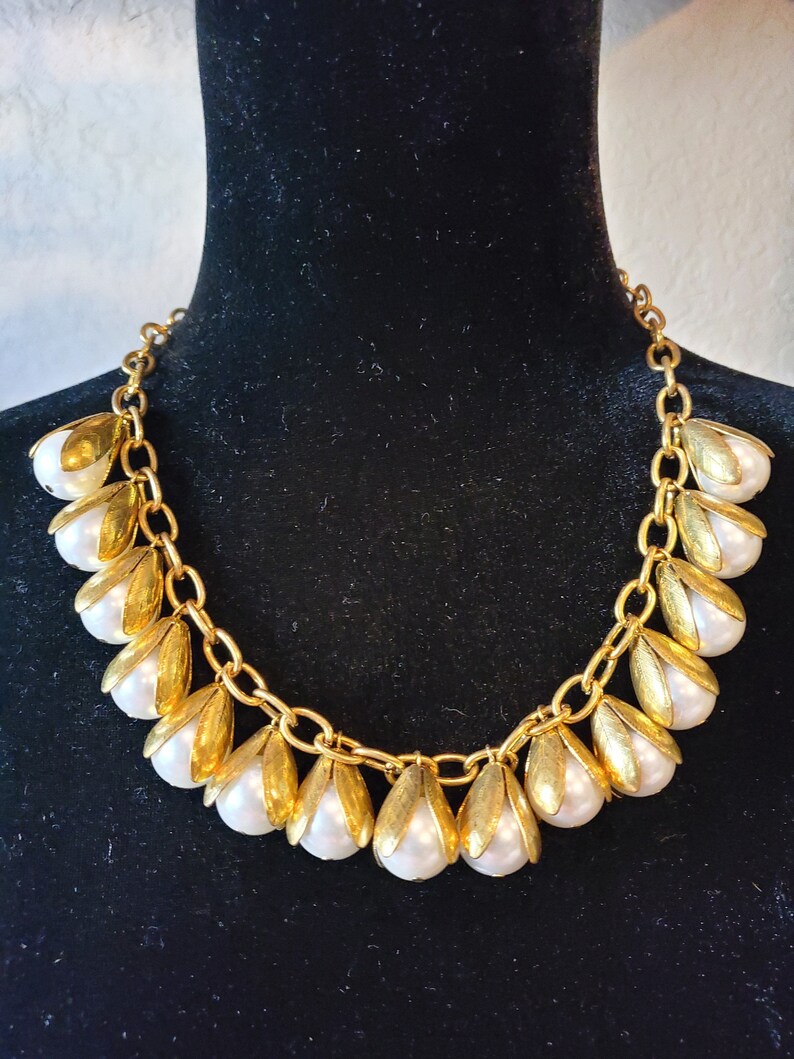 Pearl Drop Necklace, Pearl Necklace, Vintage Necklace, Gold Tone Necklace, Bib Necklace, Pearl Drpp Necklace, 1940s Necklace image 2