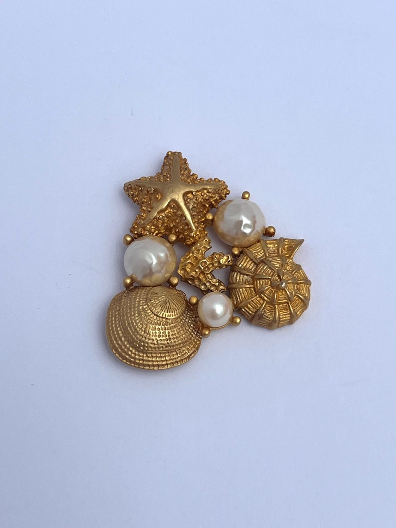 RICHELIEU Vintage Seashell Brooch, Golden Seashell Pin, Pearl and Shell Brooch, Designer Brooch, Gold Pin, Seashell Pin, Seashell Brooch image 3