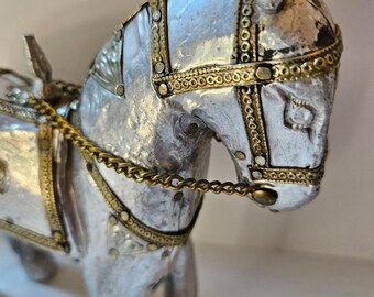 ビンテージ　真鍮製　馬二頭 銀色のブリキの馬、2頭の銀色の金属製馬の装飾、ヴィンテージの馬