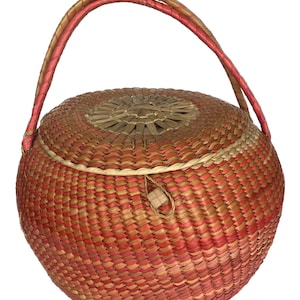 Vintage Korb aus Stroh und Gras, gewebter Korb, großer Korb, Vintage Wohnkultur, gewebter Korb, Naturfaserkorb, natürliche Wohnkultur