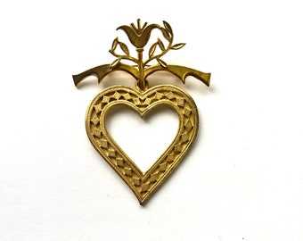 Vintage Gold Heart Brooch, Open Heart Pin, Floral and Heart Brooch, Gold Heart Brooch, Valentines Dat Pin, Large Heart Pin, Valentines Pin