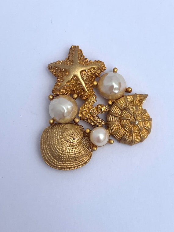 RICHELIEU Vintage Seashell Brooch, Golden Seashell