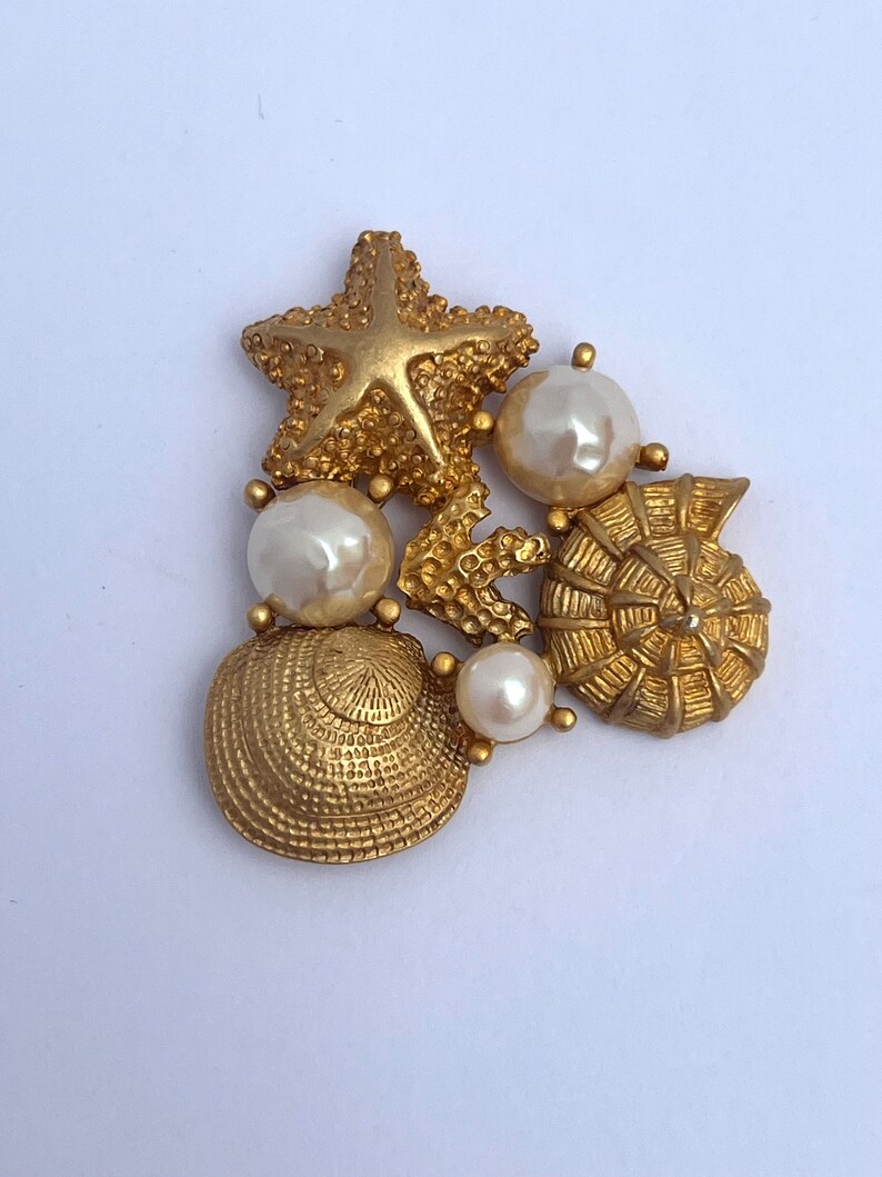 RICHELIEU Vintage Seashell Brooch, Golden Seashell Pin, Pearl and Shell Brooch, Designer Brooch, Gold Pin, Seashell Pin, Seashell Brooch image 1