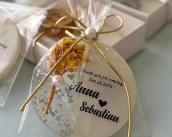 Imán para baby shower, regalo personalizado para bautizo de niña, corazón de resina lechosa, copos de plata y oro cremosos, recuerdo de bienvenida, temática bohemia.
