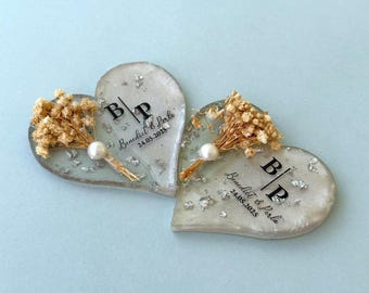 Imán a granel, recuerdos de compromiso personalizados, corazón de epoxi plateado, recuerdo de invitación personalizado, regalo de perla de flor real, rústico