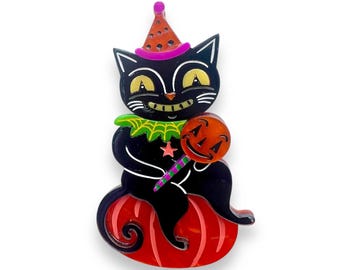 Spilla Lolligagger n. 3 - Spilla in acrilico con gatto nero di Halloween di Johanna Parker
