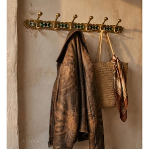 Perchero de latón con 6 ganchos: incrustaciones de resina marroquí vintage