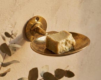 Jabonera artesanal de latón sin lacar: decoración de baño marroquí