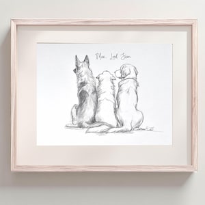 Könnte beinhalten: Bleistiftskizze von drei Hunden, von hinten gesehen, in einem hellen Holzrahmen. Die Hunde sind ein Deutscher Schäferhund, ein weißer Hund und ein Golden Retriever. Der Text "Max, Lord, Sam" steht über den Hunden. Das Datum "15-25" steht darunter.