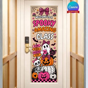 Può includere: Uno stendardo verticale per porta con sfondo leopardato e il testo WELCOME TO A SPOOKY AMAZING CLASS. Include illustrazioni di un fantasma, uno scheletro, un gatto nero con occhiali rosa e zucche, oltre a cartelli con scritto BE KIND, BE BRAVE, BE CREATIVE, BE YOU.