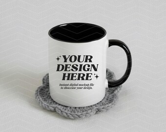 Mockup zwarte accentmok 11oz, stijlvolle minimale koffiekop, mok met zwart handvat, neutraal esthetisch, printify-mokmodel