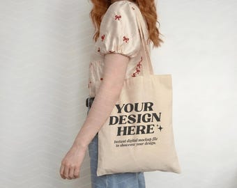 Mockup draagtas, draagtas natuurlijk katoen, herbruikbare tas, lifestyle draagtasmodel, milieuvriendelijke boodschappentas, zacht esthetisch model