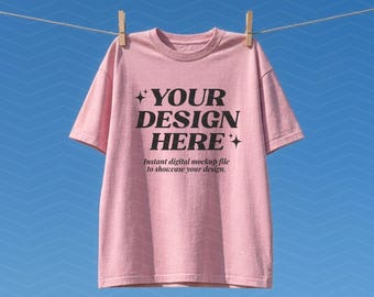 Blossom Comfort Colors 1717-mockup, esthetisch shirt, C1717 Blossom-T-shirtmodel, hangend T-shirt, outdoormodel, lichtroze T-shirt, zachte sfeer