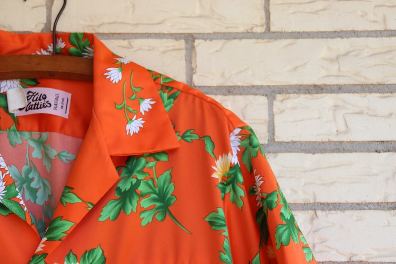 1970s Hilo Hattie/'s Polyester Hawaiian Shirt Lotus Flower Button Front Men/'s Vintage XL