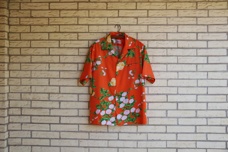 1970s Hilo Hattie/'s Polyester Hawaiian Shirt Lotus Flower Button Front Men/'s Vintage XL
