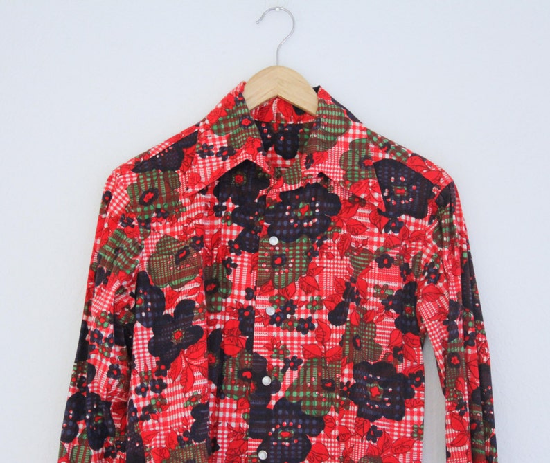 1970s Western Pearl Snap Red Plaid Floral Bold Pattern Cowgirl Up Hippie Womens Vintage Medium