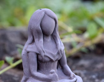 Enchanting Cerridwen Goddess Statue ~ Wise Woman, Magickal, Inspirational, Transformation, Rebirth & Renewal