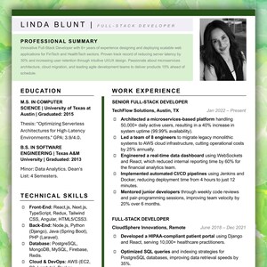 Può includere: Un curriculum professionale per Linda Blunt, sviluppatrice full-stack. Il documento include una foto in bianco e nero, un riepilogo professionale, i dettagli dell'istruzione presso l'Università del Texas e Texas A&M, e l'esperienza lavorativa presso TechFlow Solutions.
