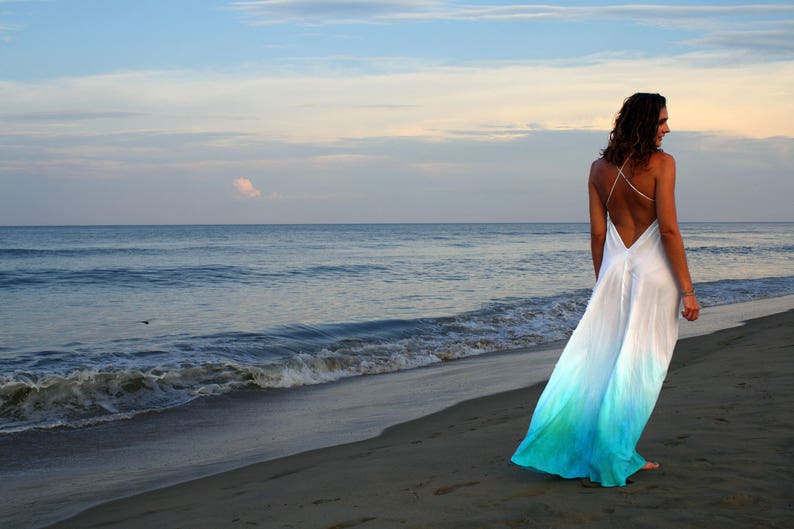 L'abito sirena nel Mar Mediterraneo, abito ombre blu, abito senza schienale, abito maxi, abito da resort, copertura da spiaggia, abito da luna di miele immagine 2