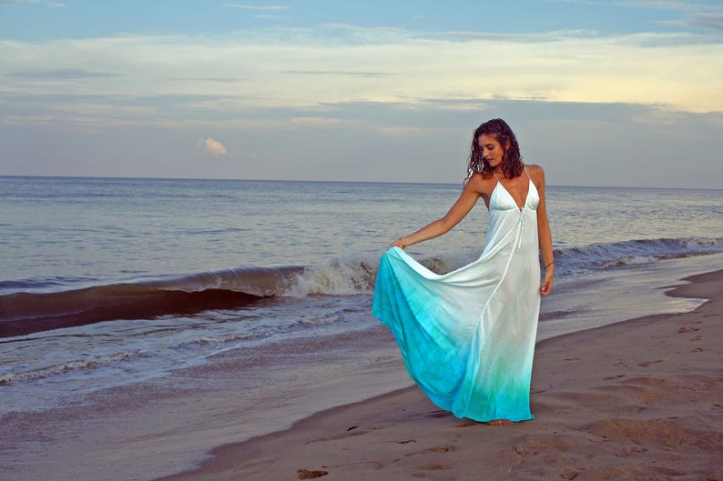 L'abito sirena nel Mar Mediterraneo, abito ombre blu, abito senza schienale, abito maxi, abito da resort, copertura da spiaggia, abito da luna di miele immagine 1