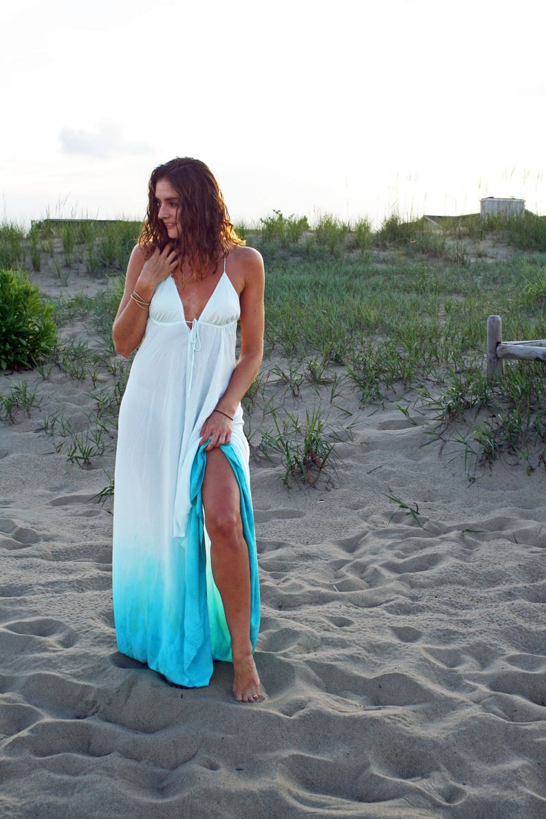 L'abito sirena nel Mar Mediterraneo, abito ombre blu, abito senza schienale, abito maxi, abito da resort, copertura da spiaggia, abito da luna di miele immagine 4