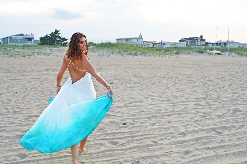 L'abito sirena nel Mar Mediterraneo, abito ombre blu, abito senza schienale, abito maxi, abito da resort, copertura da spiaggia, abito da luna di miele immagine 9