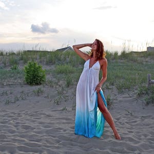 L'abito sirena nel Mar Mediterraneo, abito ombre blu, abito senza schienale, abito maxi, abito da resort, copertura da spiaggia, abito da luna di miele immagine 8
