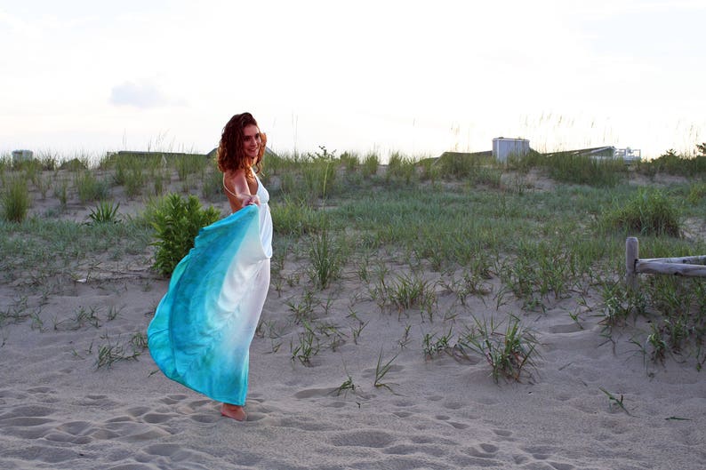 L'abito sirena nel Mar Mediterraneo, abito ombre blu, abito senza schienale, abito maxi, abito da resort, copertura da spiaggia, abito da luna di miele immagine 7