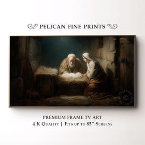 Könnte beinhalten: Ein gerahmter Druck einer religiösen Szene, die einen Mann und eine Frau zeigt, die ein Baby in einer Krippe betrachten. Das Kunstwerk ist in einer dunklen, gedämpften Farbpalette gehalten, mit dem Text "PELICAN FINE PRINTS" oben. Der Text "PREMIUM FRAME TV ART" und "4 K QUALITY | FITS UP TO 85" SCREENS" steht unten.