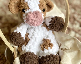 Peluche de vaca bebé hecho a mano, listo para enviar.