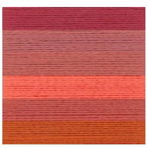 Peut inclure: Un échantillon textile carré présentant des rayures horizontales dans un dégradé de couleurs chaudes. Le motif passe d'un magenta profond en haut, à travers des tons de vieux rose et corail, vers un orange vif et une bande rouille finale.