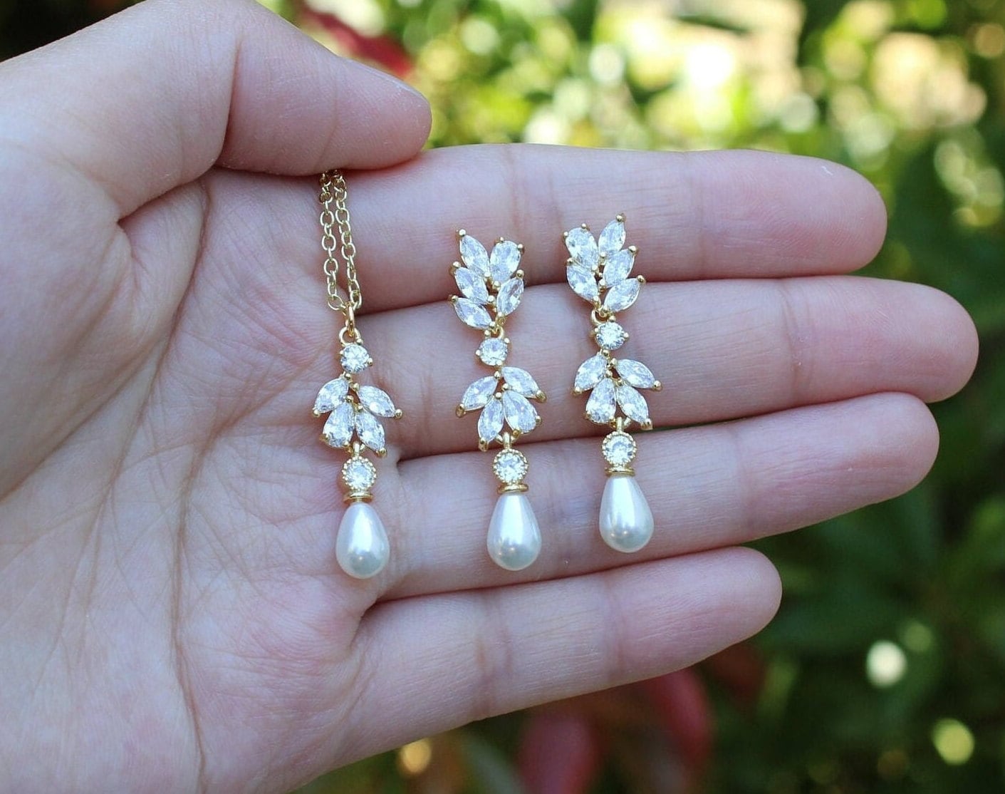 Gold earring hot sale and necklace