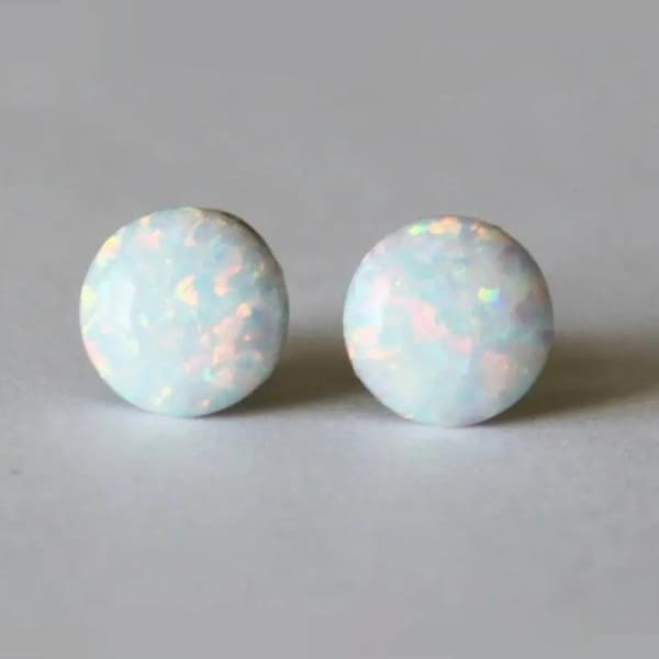 Pendientes grandes de ópalo de fuego blanco de 10 mm Pendientes de ópalo de titanio Pendientes de dama de honor hipoalergénicos Orejas sensibles Pendientes de ópalo blanco Piedra de nacimiento