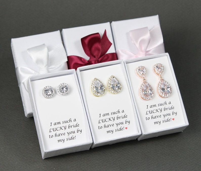 Pendientes personalizados para damas de honor, conjunto de collar y pendientes para damas de honor, regalo de pulsera y pendientes de circonita cúbica para damas de honor, joyería para la fiesta de bodas, pendientes yy imagen 1
