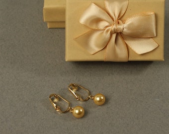 Vogem Gold Pearl Clip On Earrings For Women Ladies 18ct Gold Plated Vintage Round Freshwater Pearl Non Pierced Ear Clips Mother's Day Gift