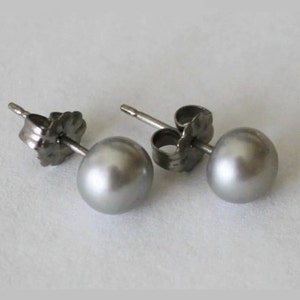 7-8mm Gray pearl stud earrings Silver Gray fresh water pearl earrings Niobium or Titanium Hypoallergenic sensitive ears  Bridesmaid earrings