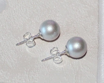 Shimmering dove gray Swarovski pearl studs, 8mm pearl earrings, Bridesmaid earrings, Silver gray pearl studs, Silver bridesmaid gift