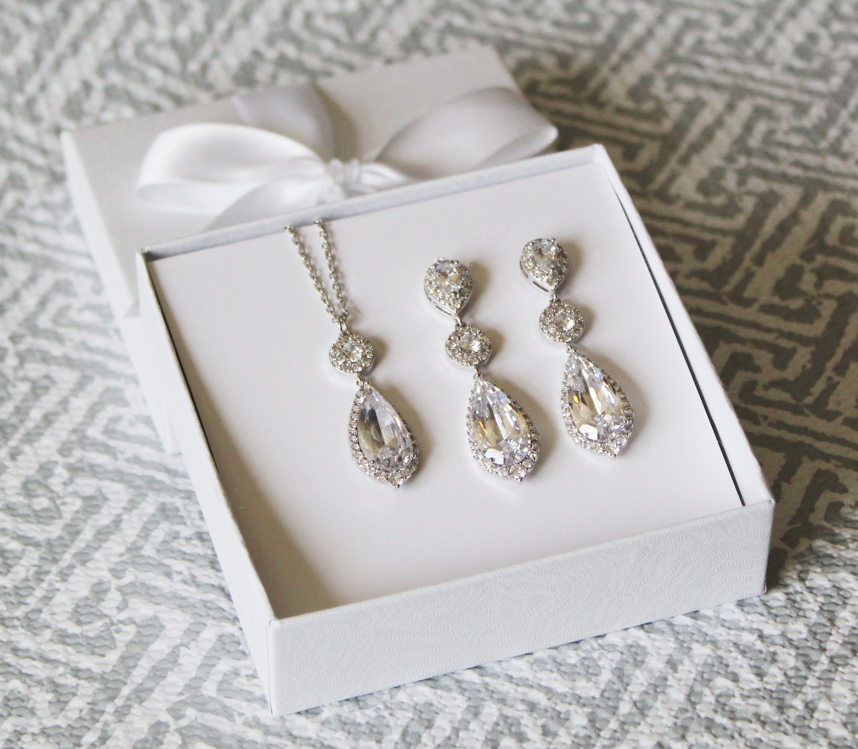 Set Con Collana E Orecchini In Oro Con Perle A Goccia Da 12 Mm. Set Di Collana A Goccia E Orecchini In Argento Da Damigella D'onore Da 12 Mm. Collana Di Perle - Foto 2