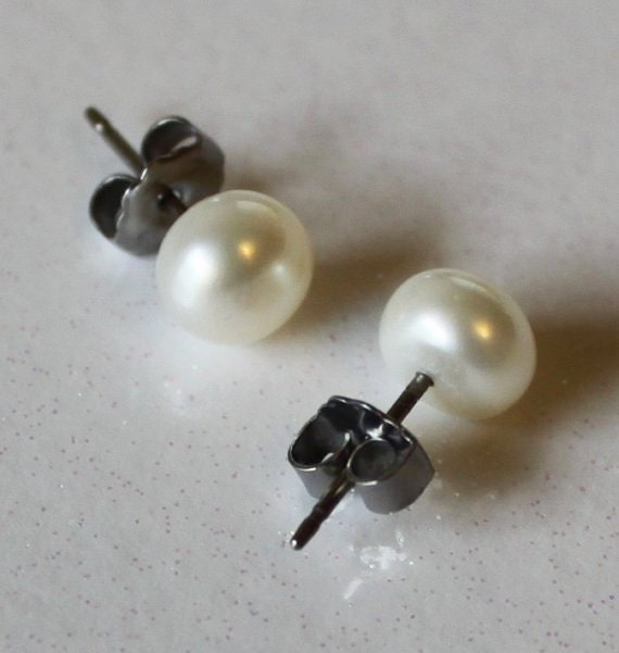 Essential V Stud Earrings S00 - Women - Fashion Jewelry