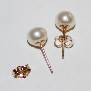 6 mm 14K Gold Filled pearl stud earrings, Real pearl studs, Gold pearl earrings, Bridesmaid earrings, Bridesmaid pearl studs, Bridal gift