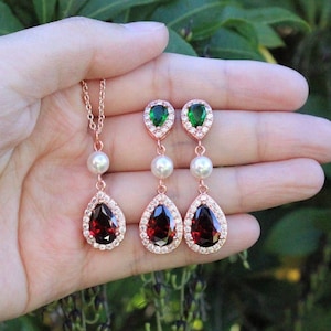 Christmas earrings necklace set Emerald green Burgundy red jewelry set Green Bride jewelry set Red earrings Christmas wedding jewelry Mother