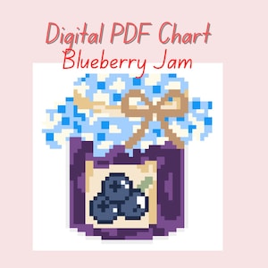 Puede incluir: Gráfico PDF digital de un tarro de mermelada de arándanos pixelado. El tarro es morado con una etiqueta que muestra arándanos. La tapa está decorada con flores azules y blancas y un lazo marrón. El texto dice "Digital PDF Chart Blueberry Jam."