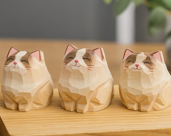 Estatueta de gato Ragdoll esculpida à mão: decoração de mesa em madeira sorridente