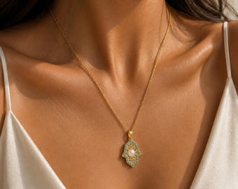 Edelstahl Hamsa Hand Halskette - vergoldet mit blauen und weißen Kristallen
